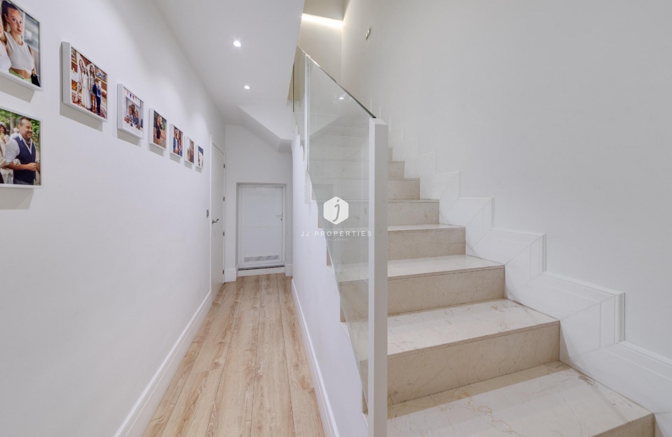 D'occasion - Appartement -
Torrevieja - Playa del Cura