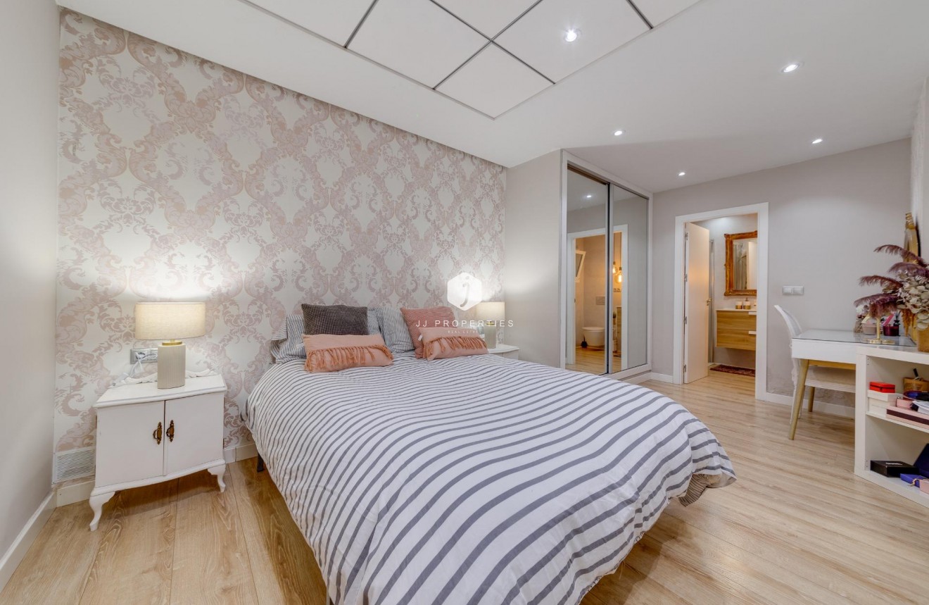 D'occasion - Appartement -
Torrevieja - Playa del Cura