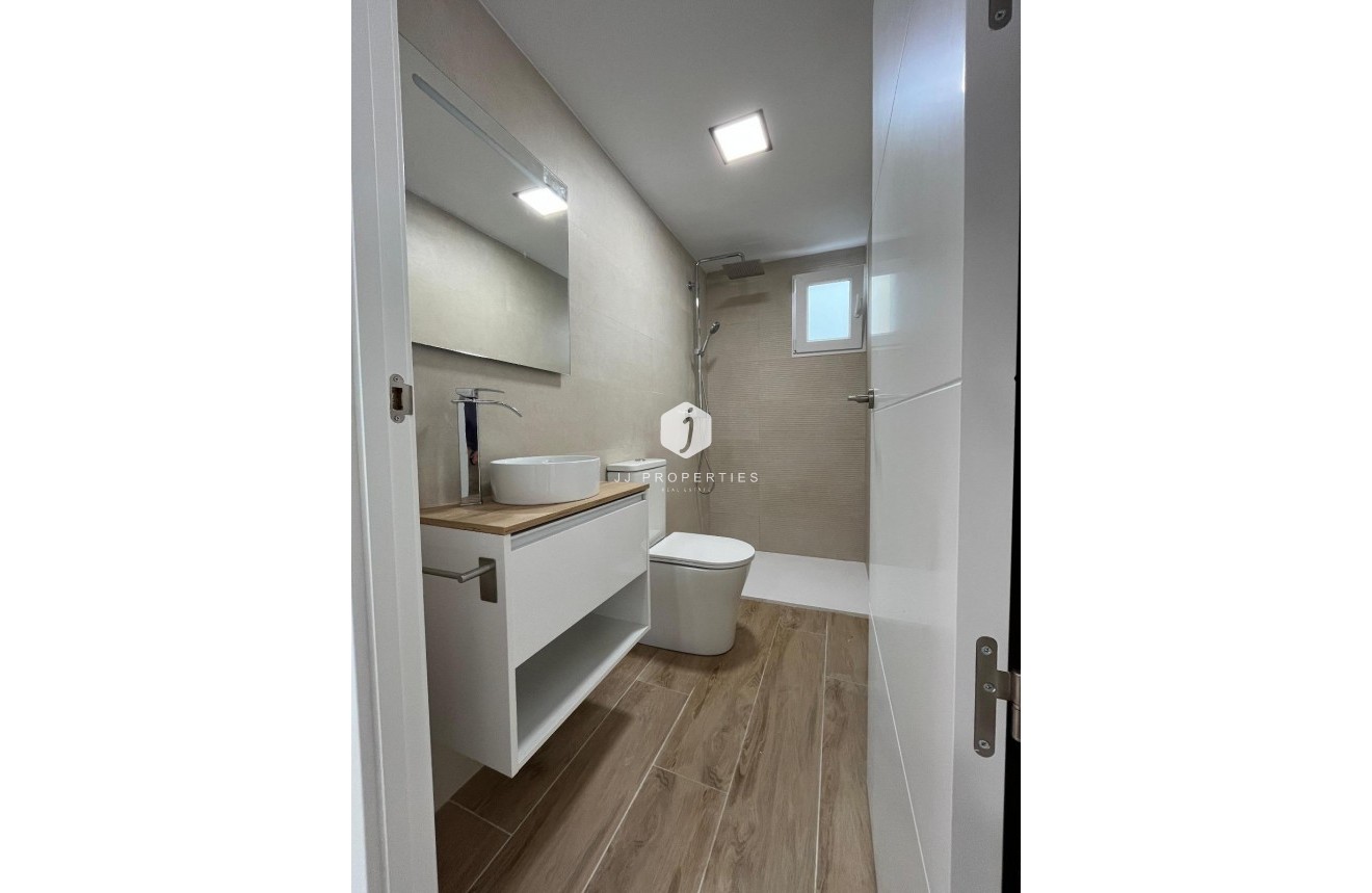 Tweedehands - Appartement / flat -
Torrevieja - La Mata