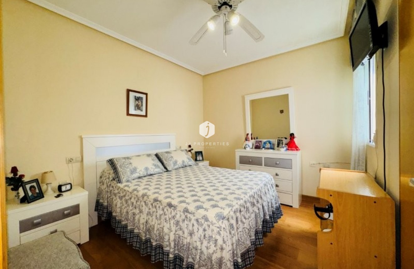 Resale - Apartment / flat -
La Mata - Costa Blanca