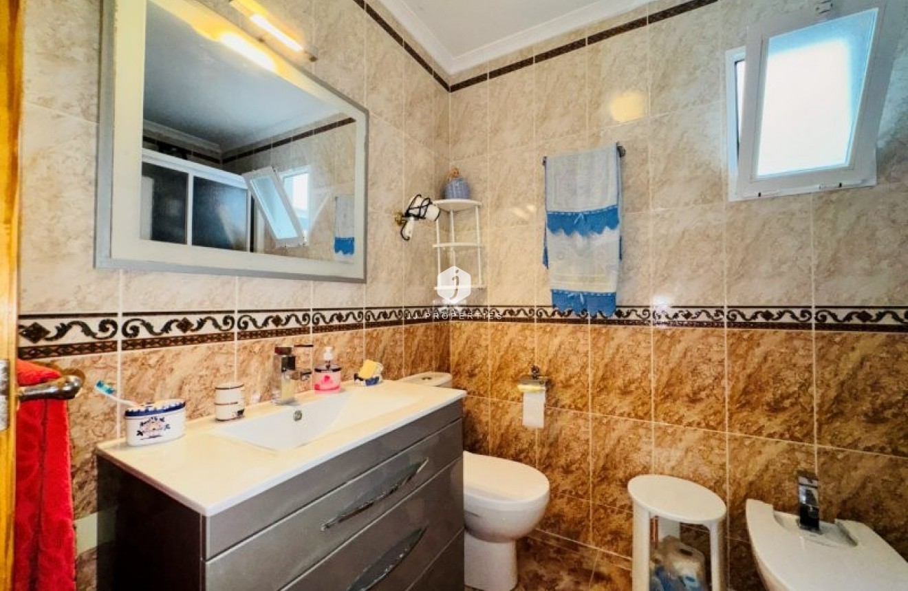 Resale - Apartment / flat -
La Mata - Costa Blanca