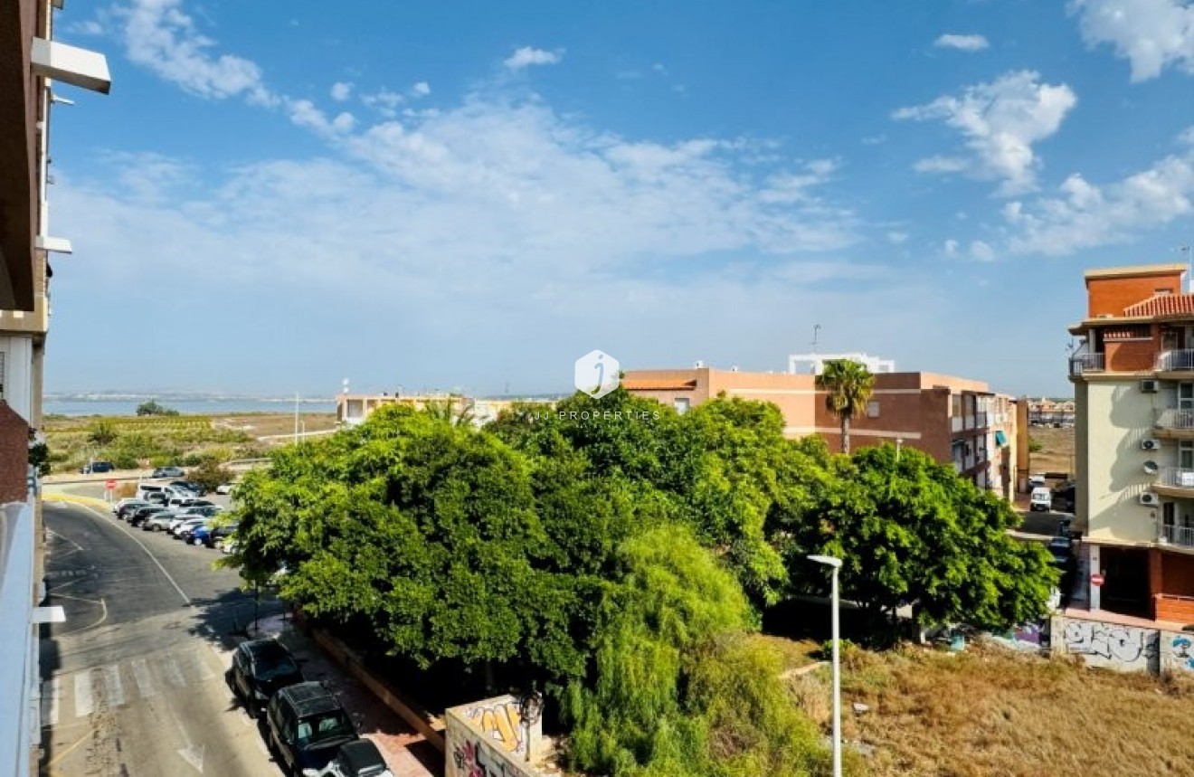 Resale - Apartment / flat -
La Mata - Costa Blanca