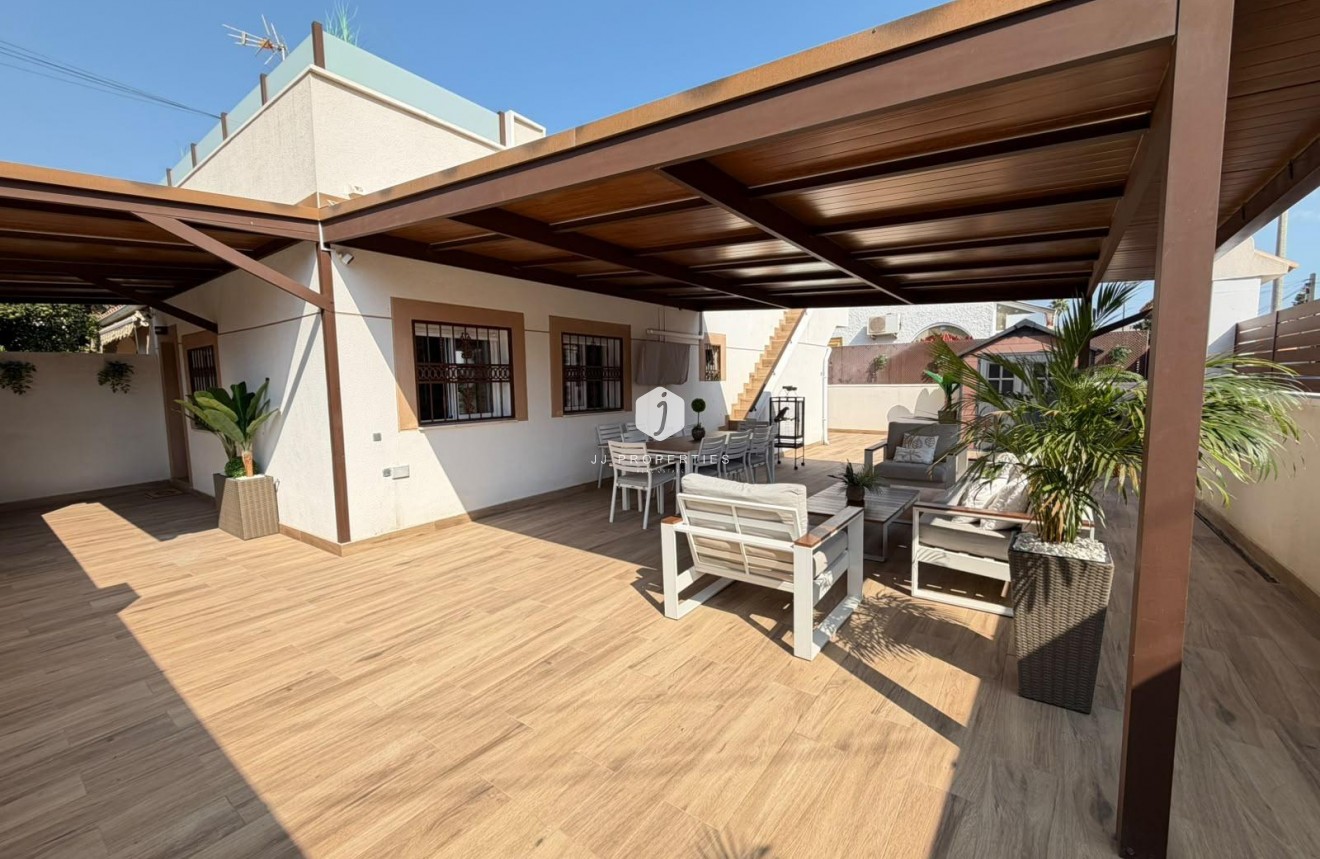 Resale - Chalet -
Torrevieja - Nueva Torrevieja
