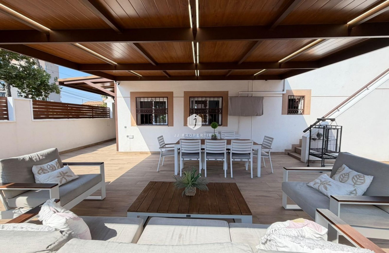 Resale - Chalet -
Torrevieja - Nueva Torrevieja