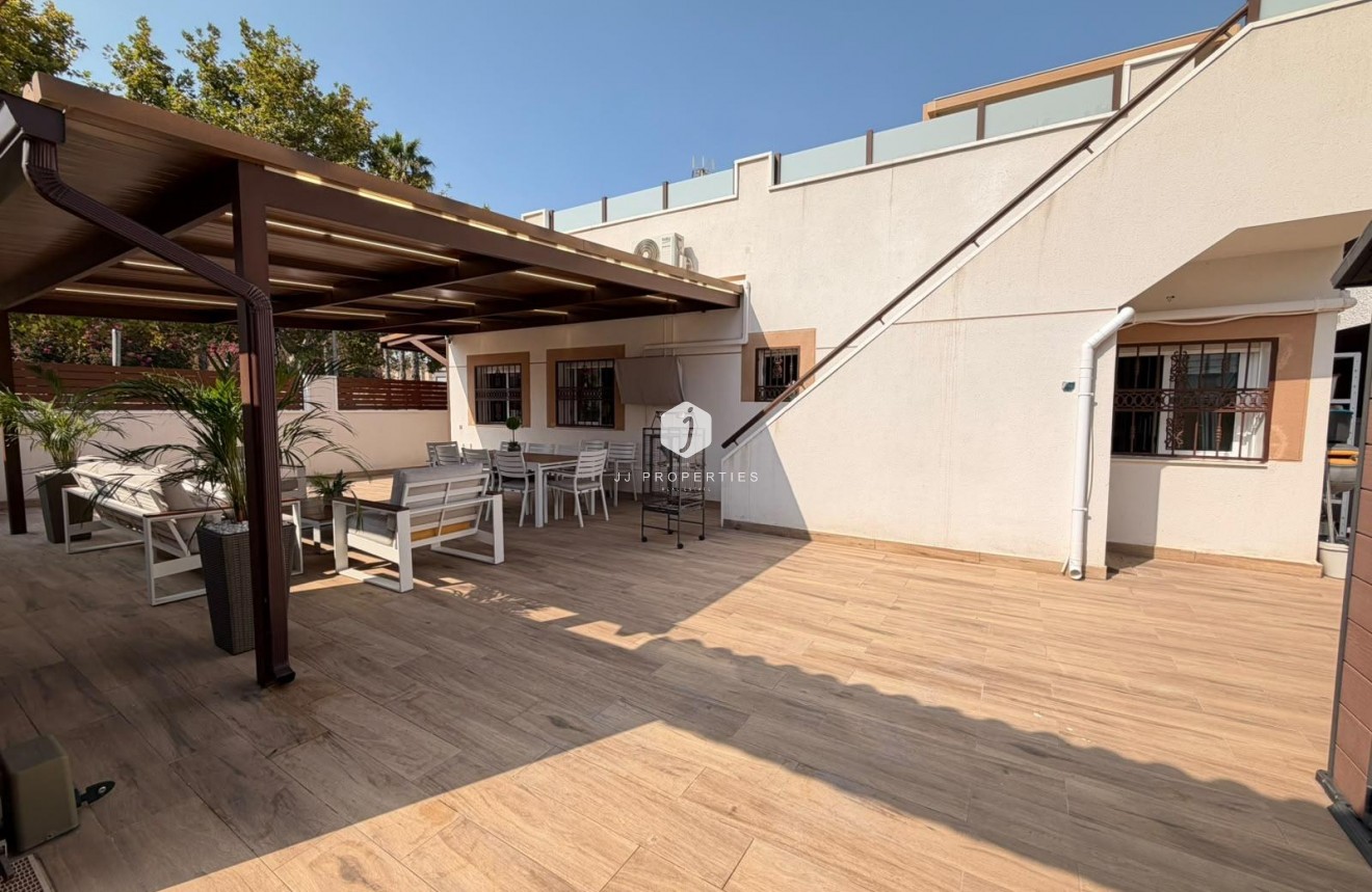 Resale - Chalet -
Torrevieja - Nueva Torrevieja