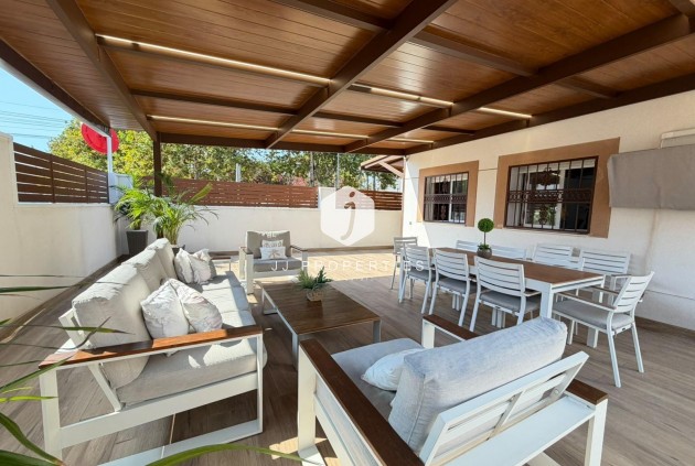 Resale - Chalet -
Torrevieja - Nueva Torrevieja