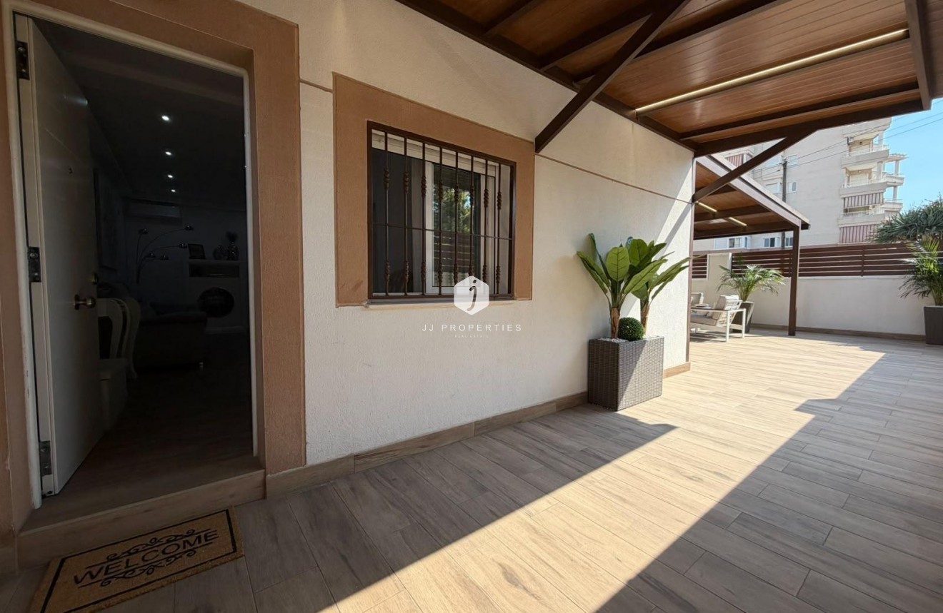 Resale - Chalet -
Torrevieja - Nueva Torrevieja