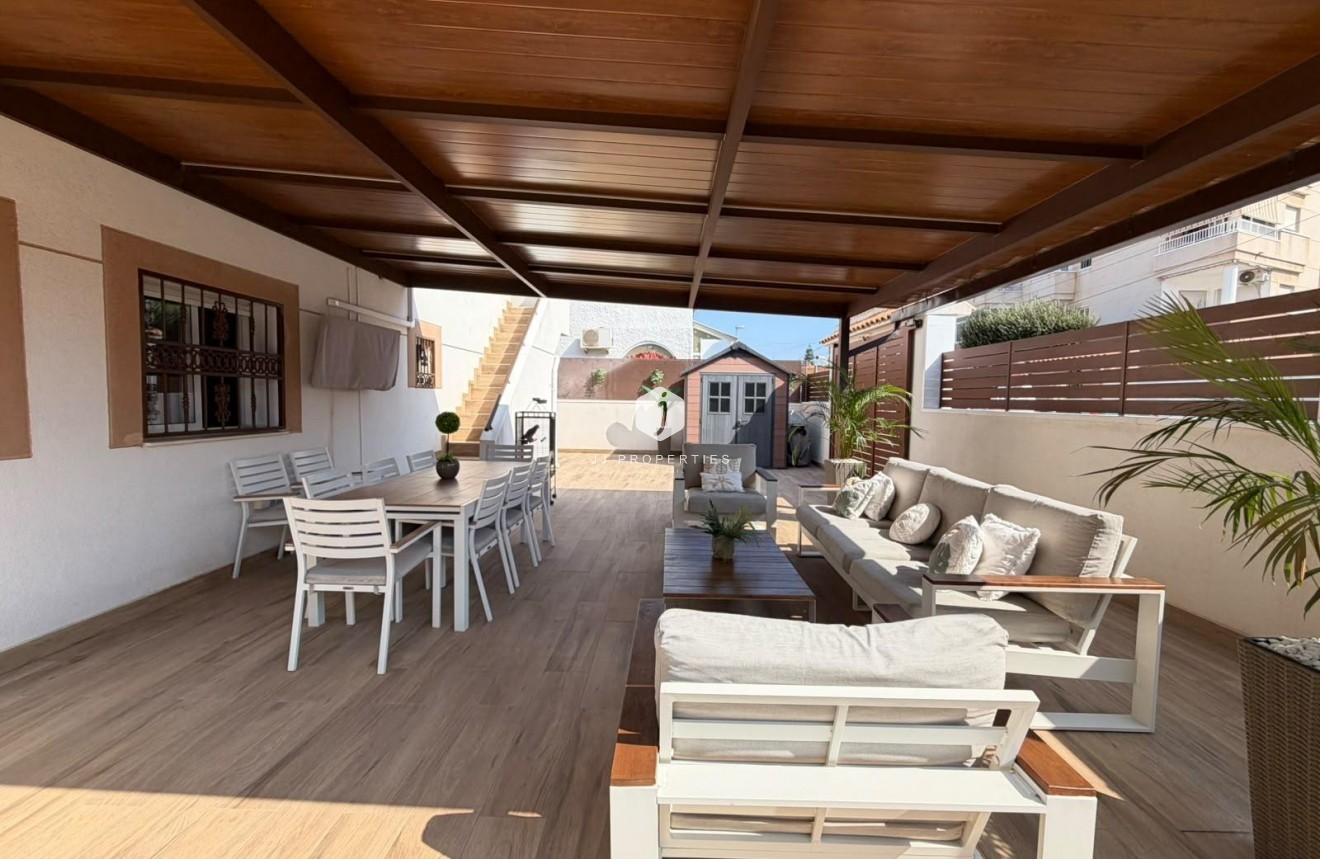Resale - Chalet -
Torrevieja - Nueva Torrevieja