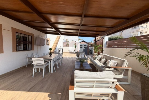 Resale - Chalet -
Torrevieja - Nueva Torrevieja
