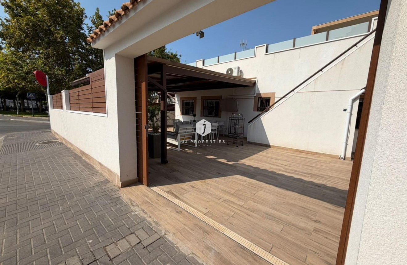Resale - Chalet -
Torrevieja - Nueva Torrevieja