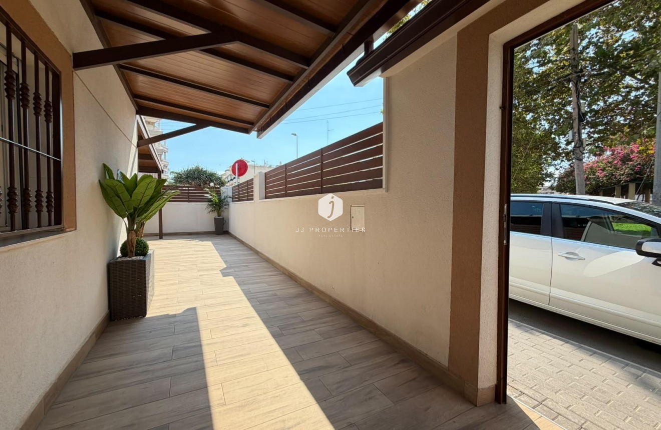 Resale - Chalet -
Torrevieja - Nueva Torrevieja