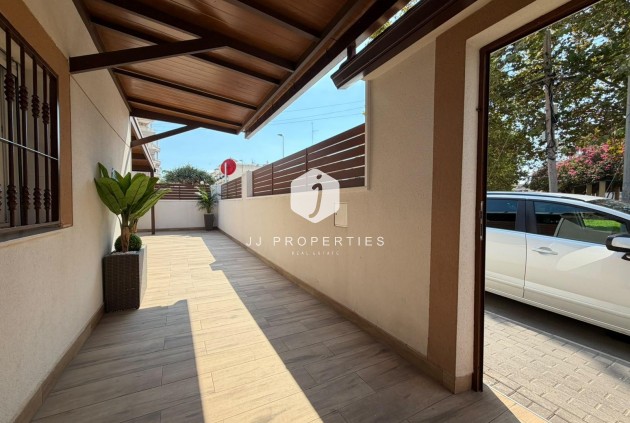 Resale - Chalet -
Torrevieja - Nueva Torrevieja