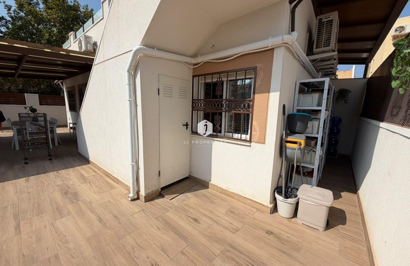 Resale - Chalet -
Torrevieja - Nueva Torrevieja