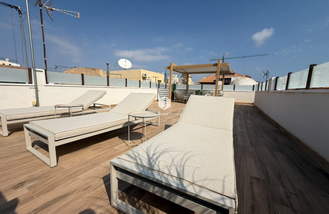 Resale - Chalet -
Torrevieja - Nueva Torrevieja
