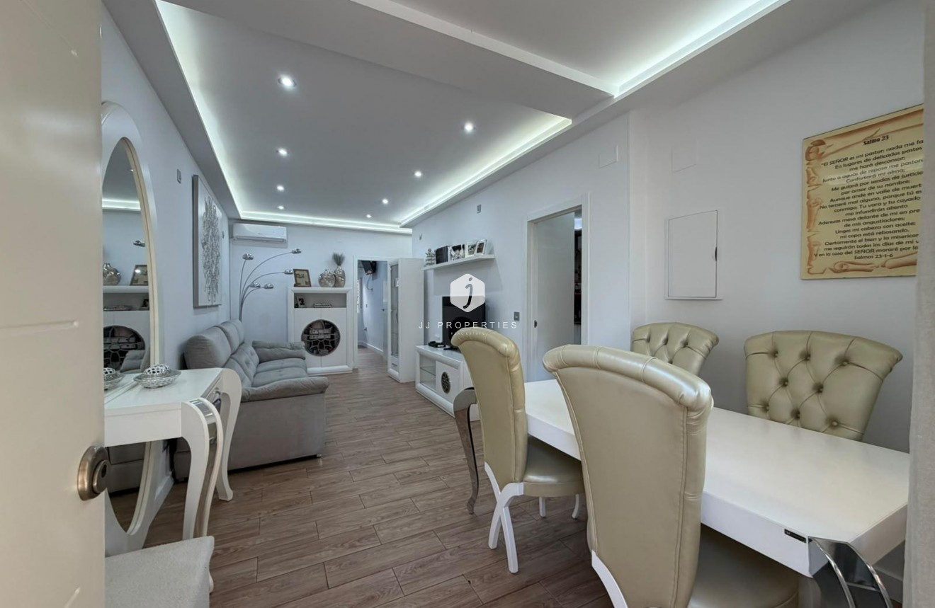 Resale - Chalet -
Torrevieja - Nueva Torrevieja