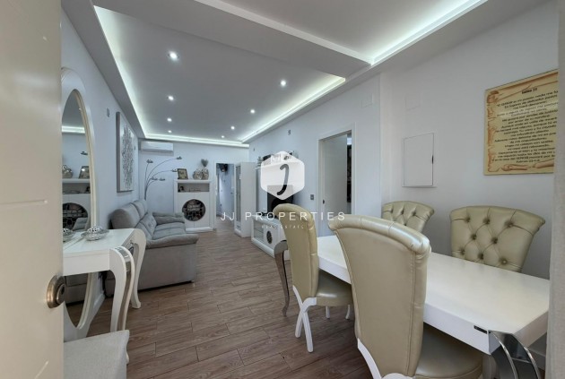 Resale - Chalet -
Torrevieja - Nueva Torrevieja