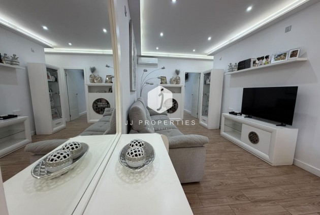 Resale - Chalet -
Torrevieja - Nueva Torrevieja
