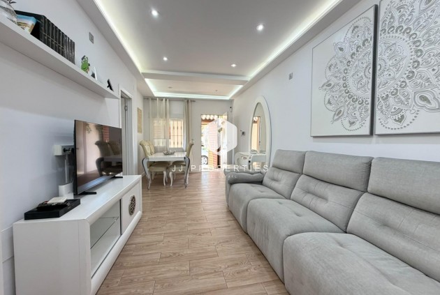 Resale - Chalet -
Torrevieja - Nueva Torrevieja
