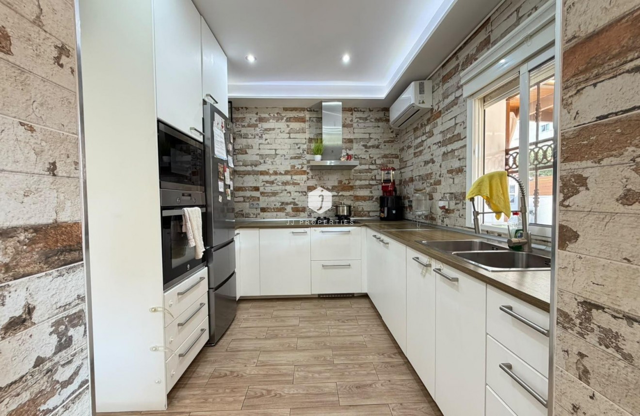 Resale - Chalet -
Torrevieja - Nueva Torrevieja