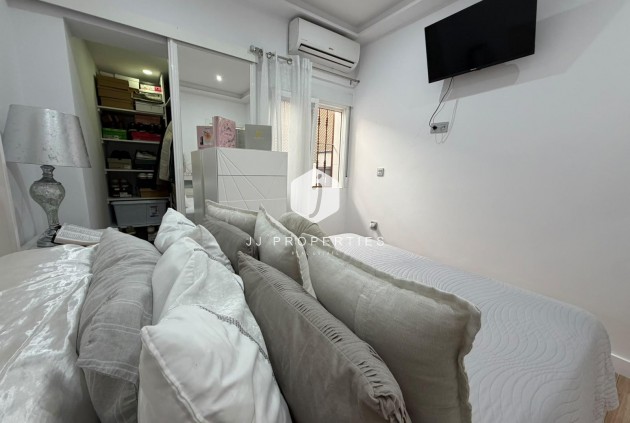 Resale - Chalet -
Torrevieja - Nueva Torrevieja