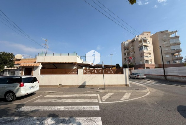 Resale - Chalet -
Torrevieja - Nueva Torrevieja