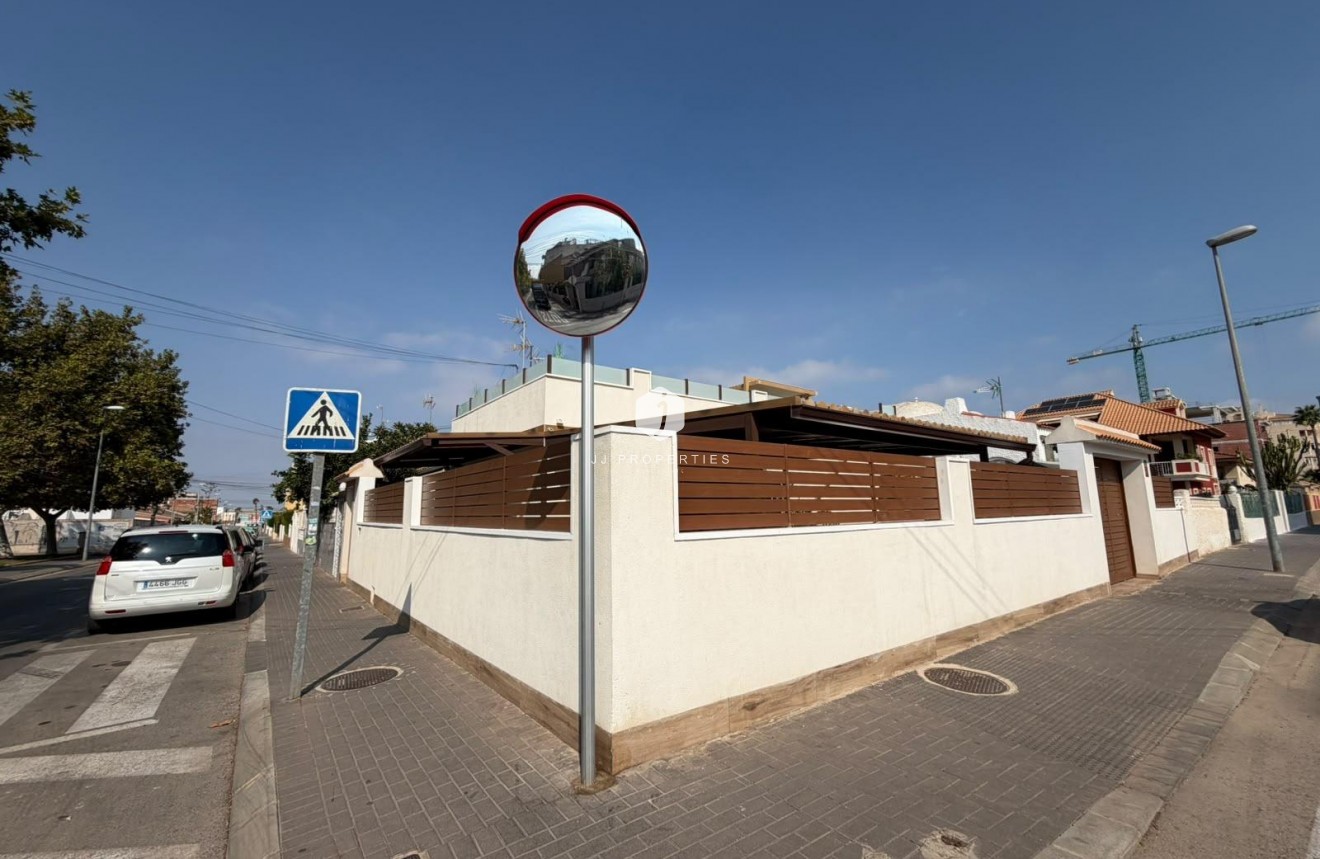 Resale - Chalet -
Torrevieja - Nueva Torrevieja