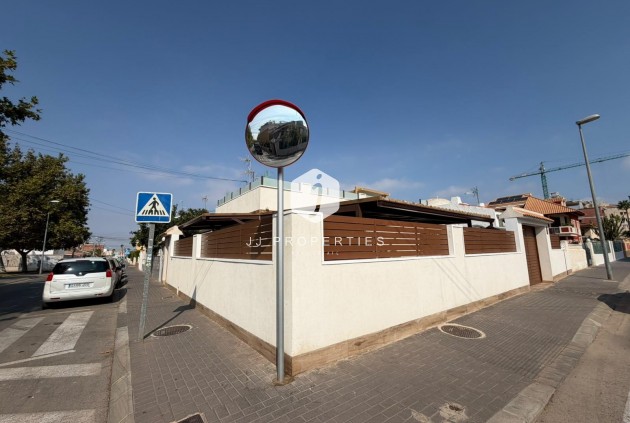 Resale - Chalet -
Torrevieja - Nueva Torrevieja