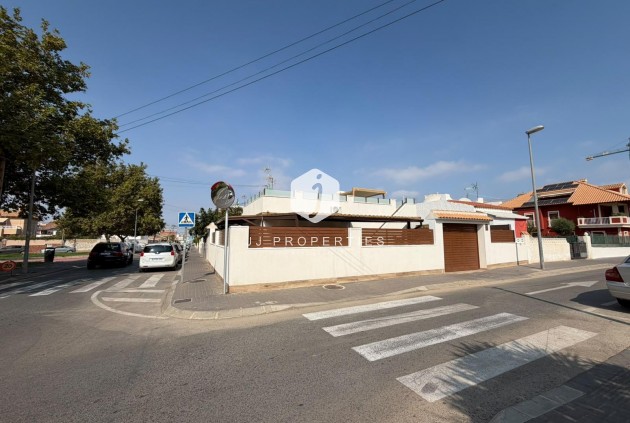 Resale - Chalet -
Torrevieja - Nueva Torrevieja