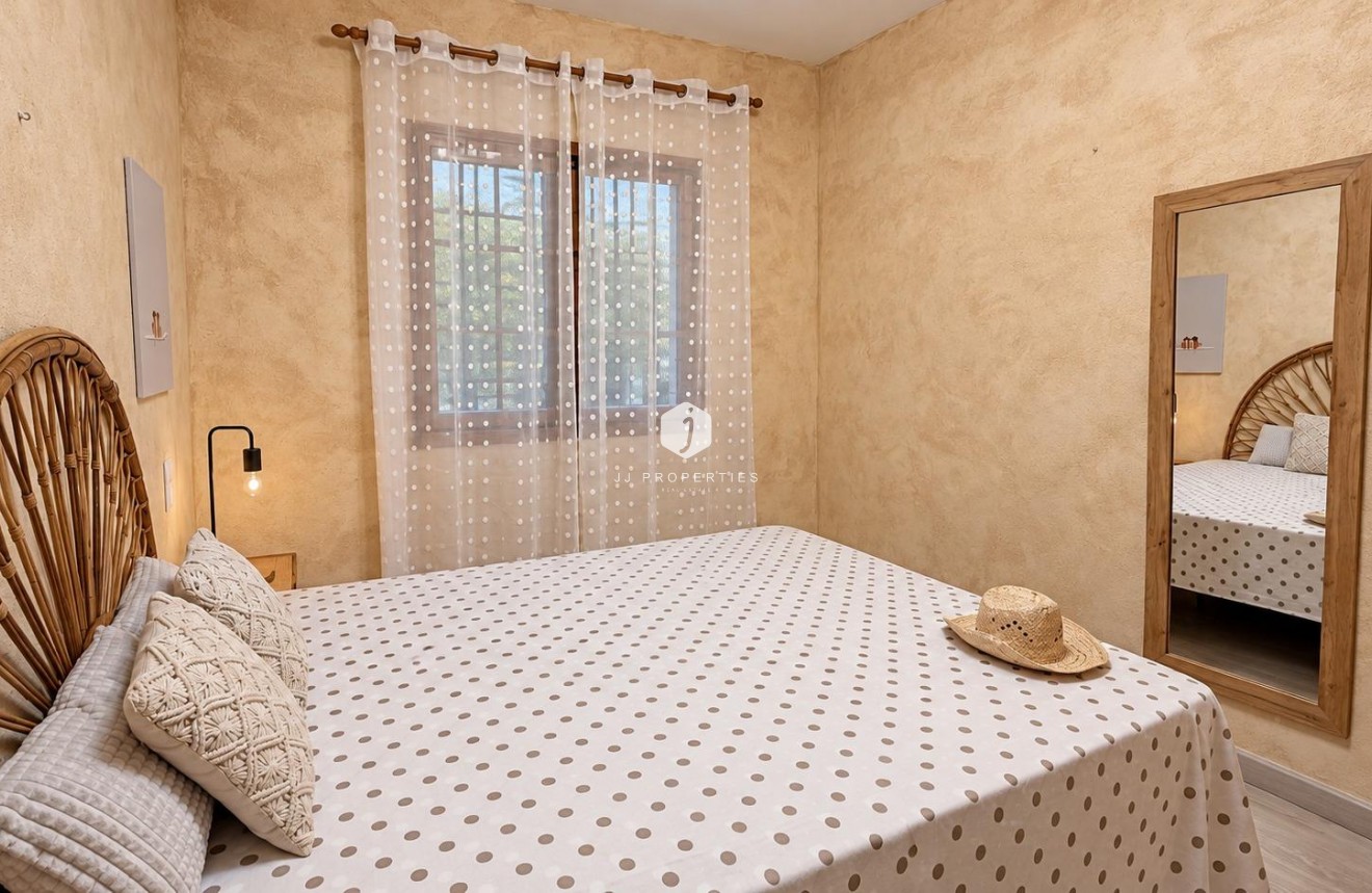 D'occasion - Appartement -
Torrevieja - Playa de los Locos