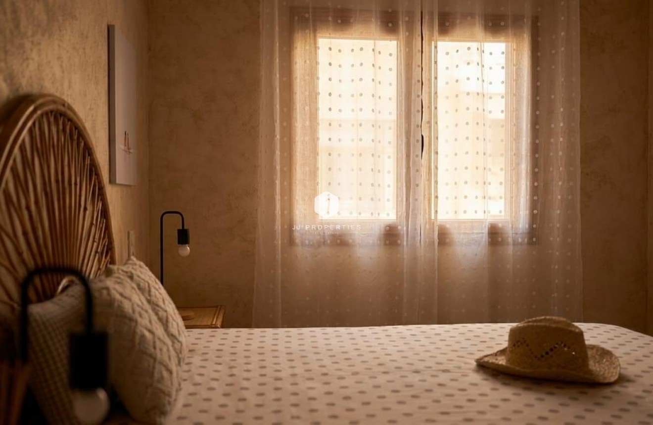 D'occasion - Appartement -
Torrevieja - Playa de los Locos