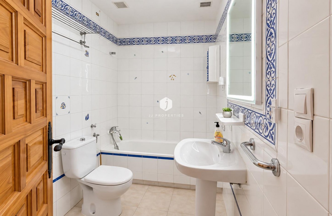 D'occasion - Appartement -
Torrevieja - Playa de los Locos