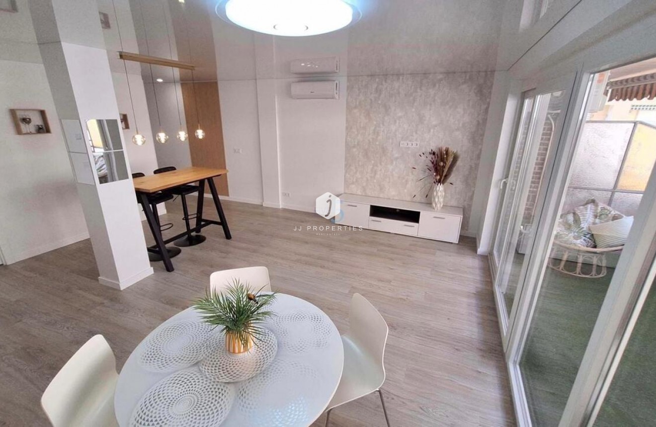Tweedehands - Appartement / flat -
Torrevieja - Playa Acecion