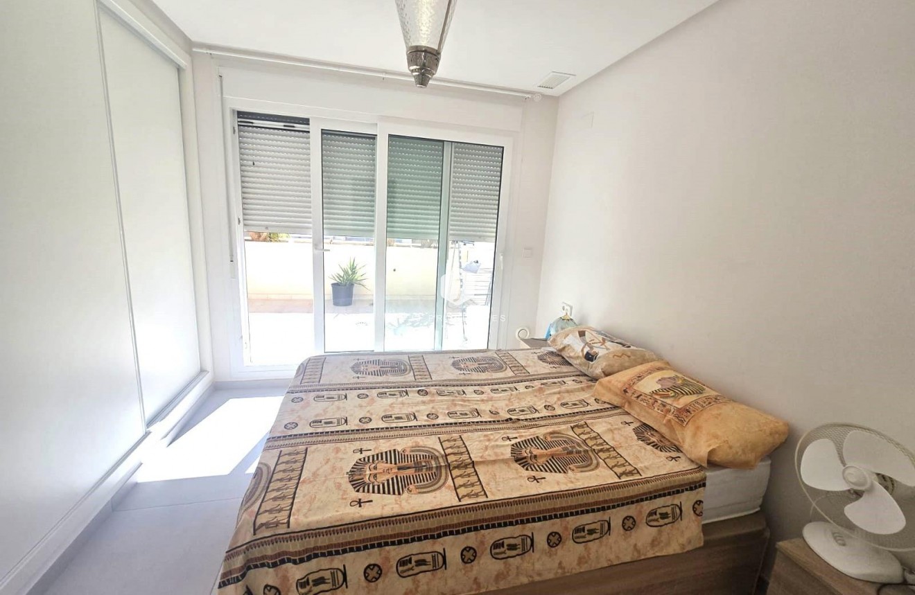 Z drugiej ręki - Dupleks -
Torrevieja - Sector 25