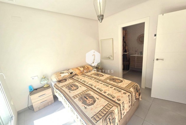Z drugiej ręki - Dupleks -
Torrevieja - Sector 25