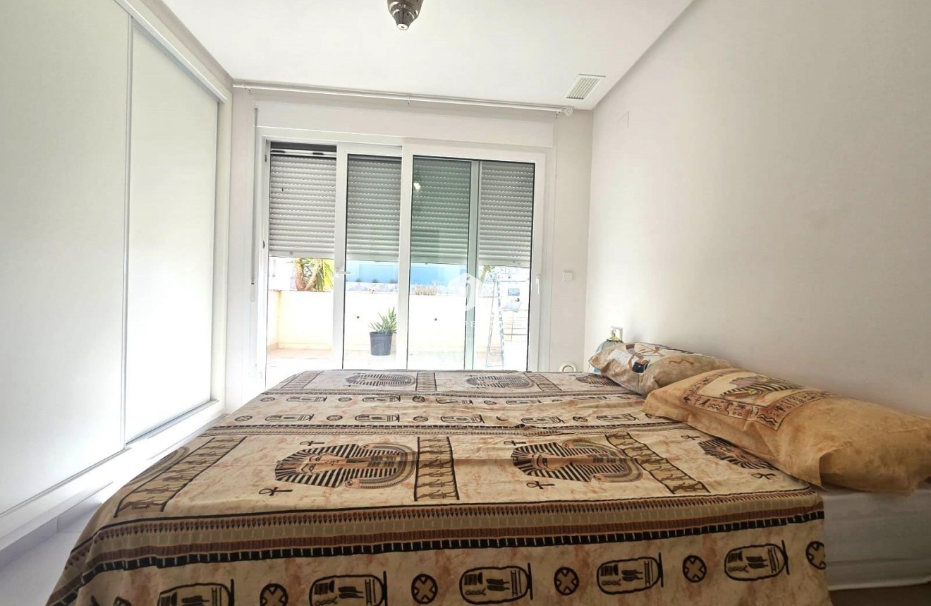 Z drugiej ręki - Dupleks -
Torrevieja - Sector 25