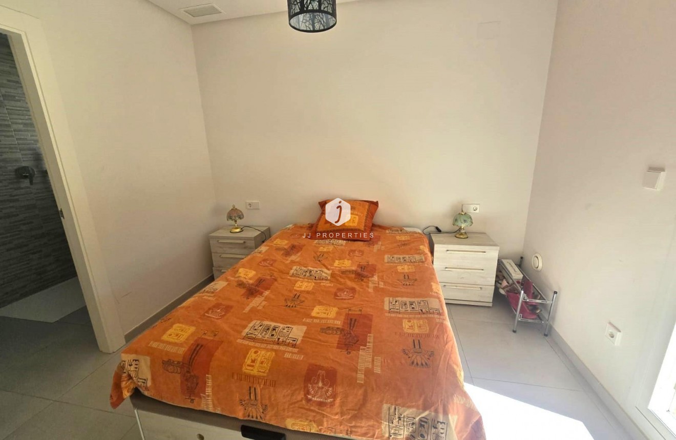 Z drugiej ręki - Dupleks -
Torrevieja - Sector 25