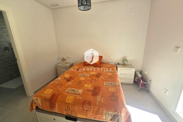 Z drugiej ręki - Dupleks -
Torrevieja - Sector 25