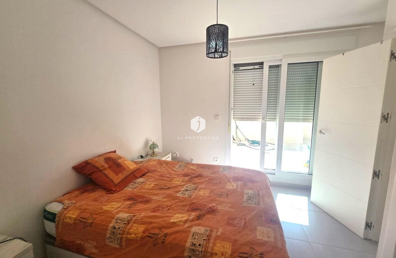 Z drugiej ręki - Dupleks -
Torrevieja - Sector 25