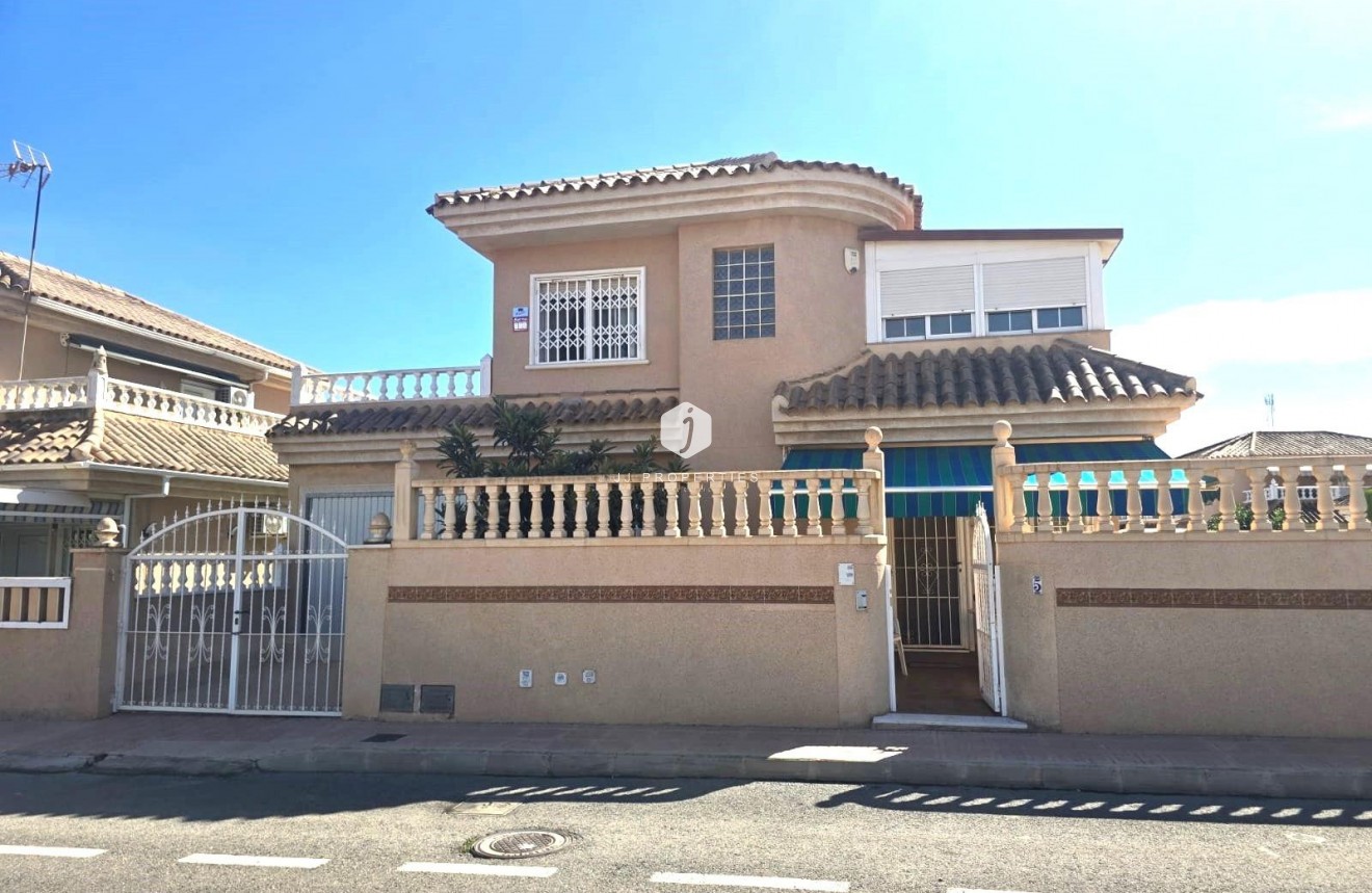 Aus zweiter Hand - Villa -
Torrevieja - Los Balcones - Los Altos del Edén