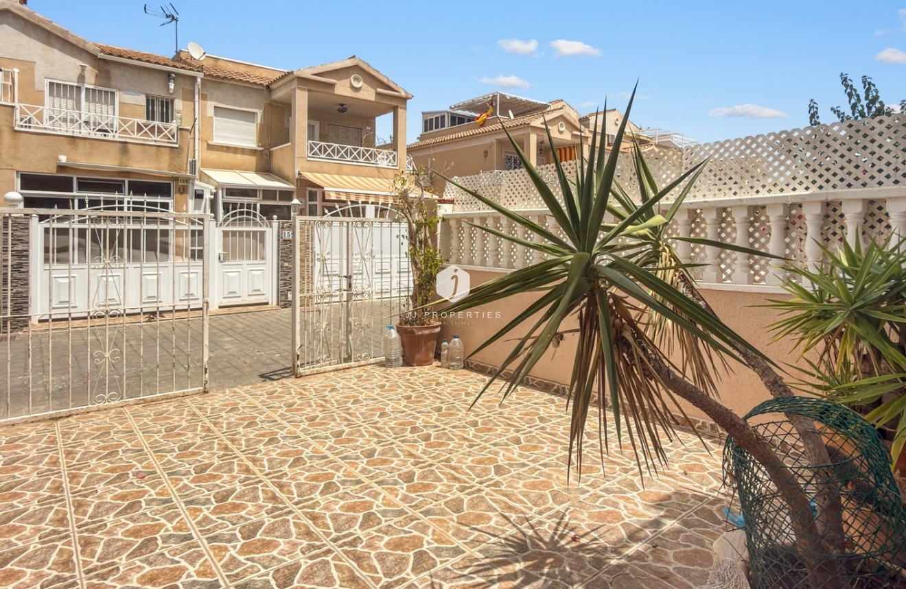 D'occasion - Chalet -
Torrevieja - Costa Blanca