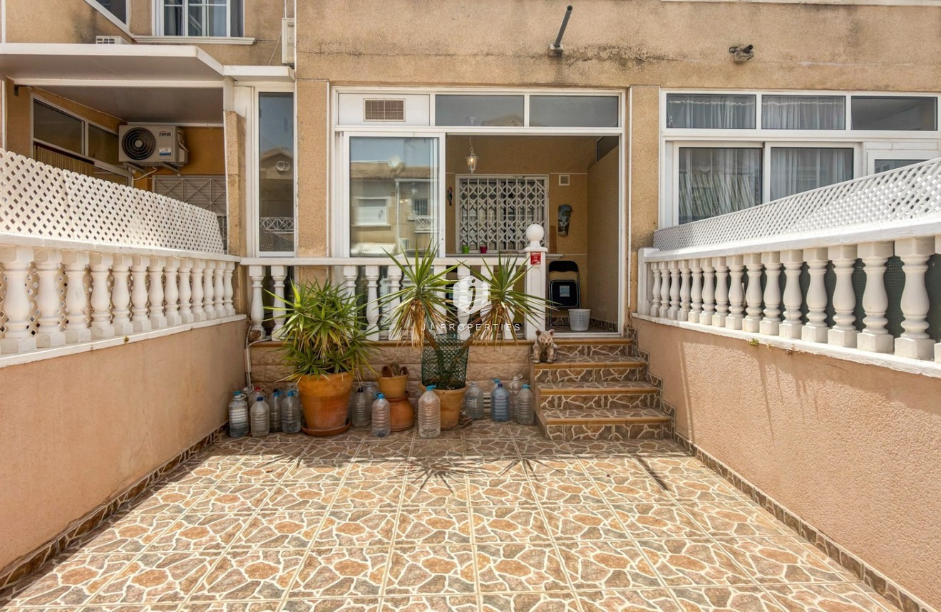 D'occasion - Chalet -
Torrevieja - Costa Blanca