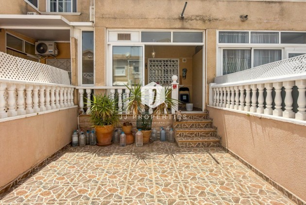 D'occasion - Chalet -
Torrevieja - Costa Blanca