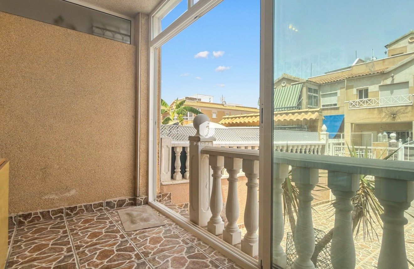 D'occasion - Chalet -
Torrevieja - Costa Blanca