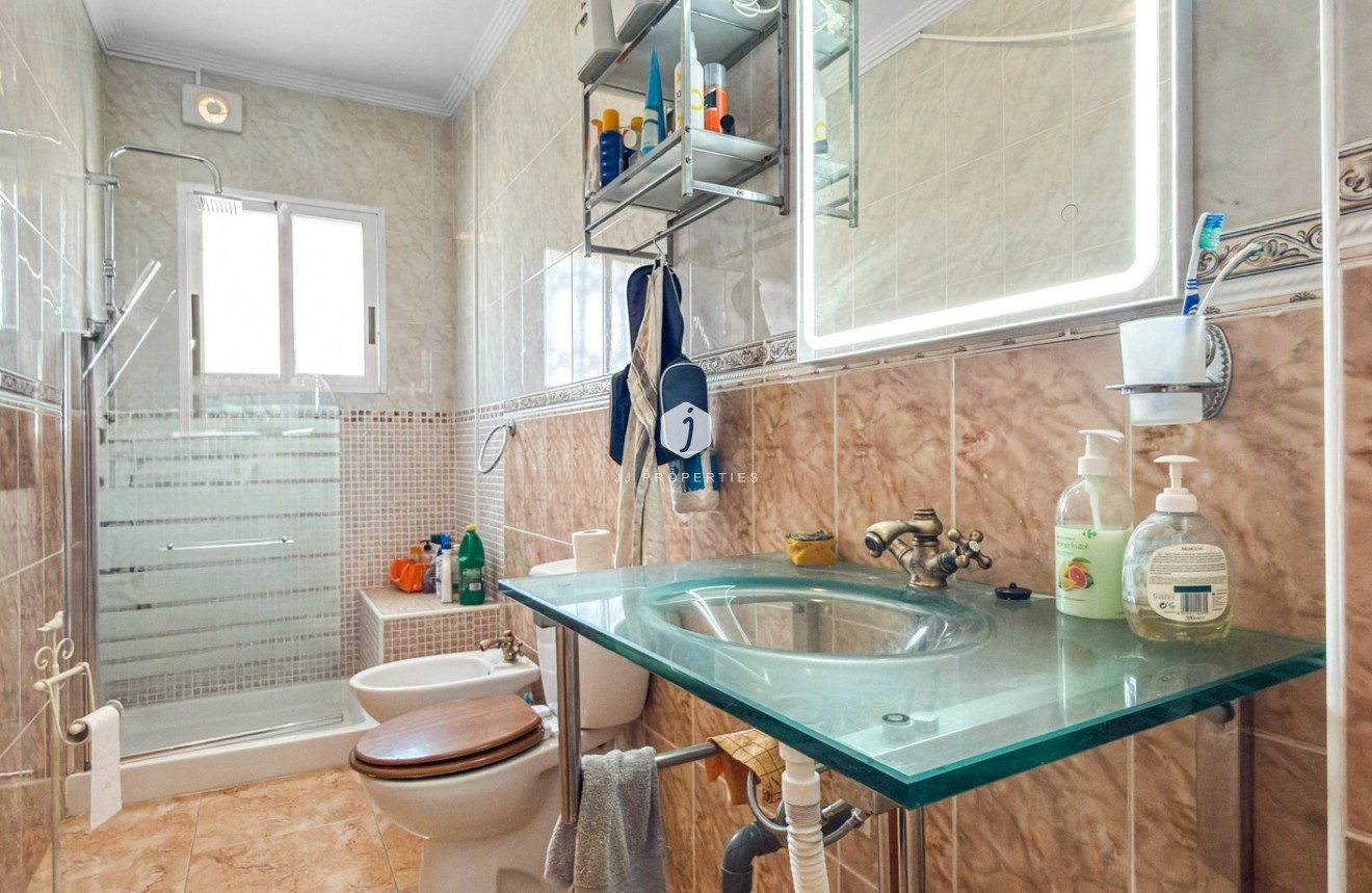D'occasion - Chalet -
Torrevieja - Costa Blanca