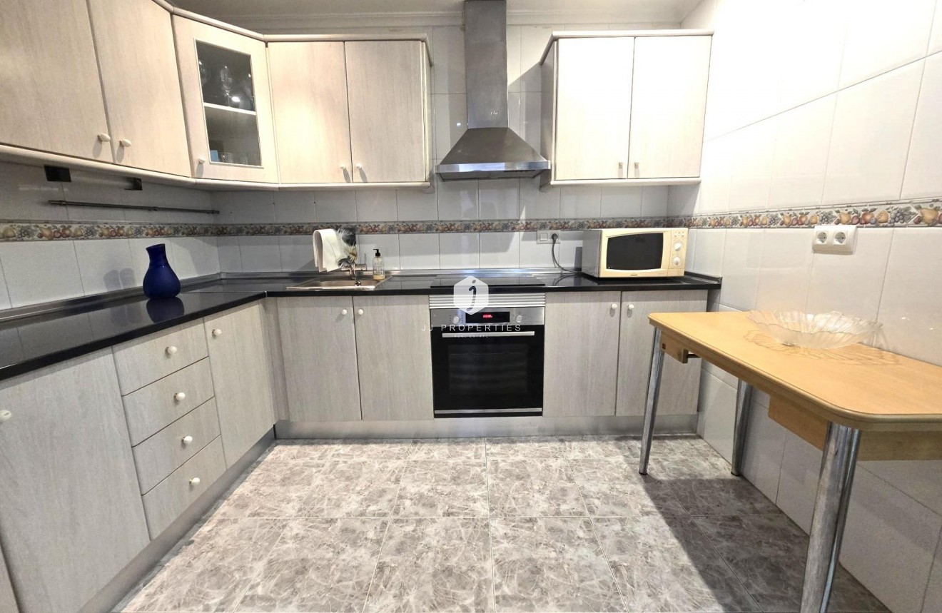 Resale - Apartment / flat -
Torrevieja - Las Piscinas Naturales