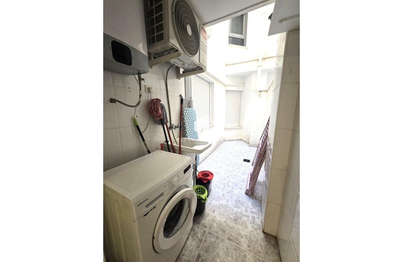 Resale - Apartment / flat -
Torrevieja - Las Piscinas Naturales