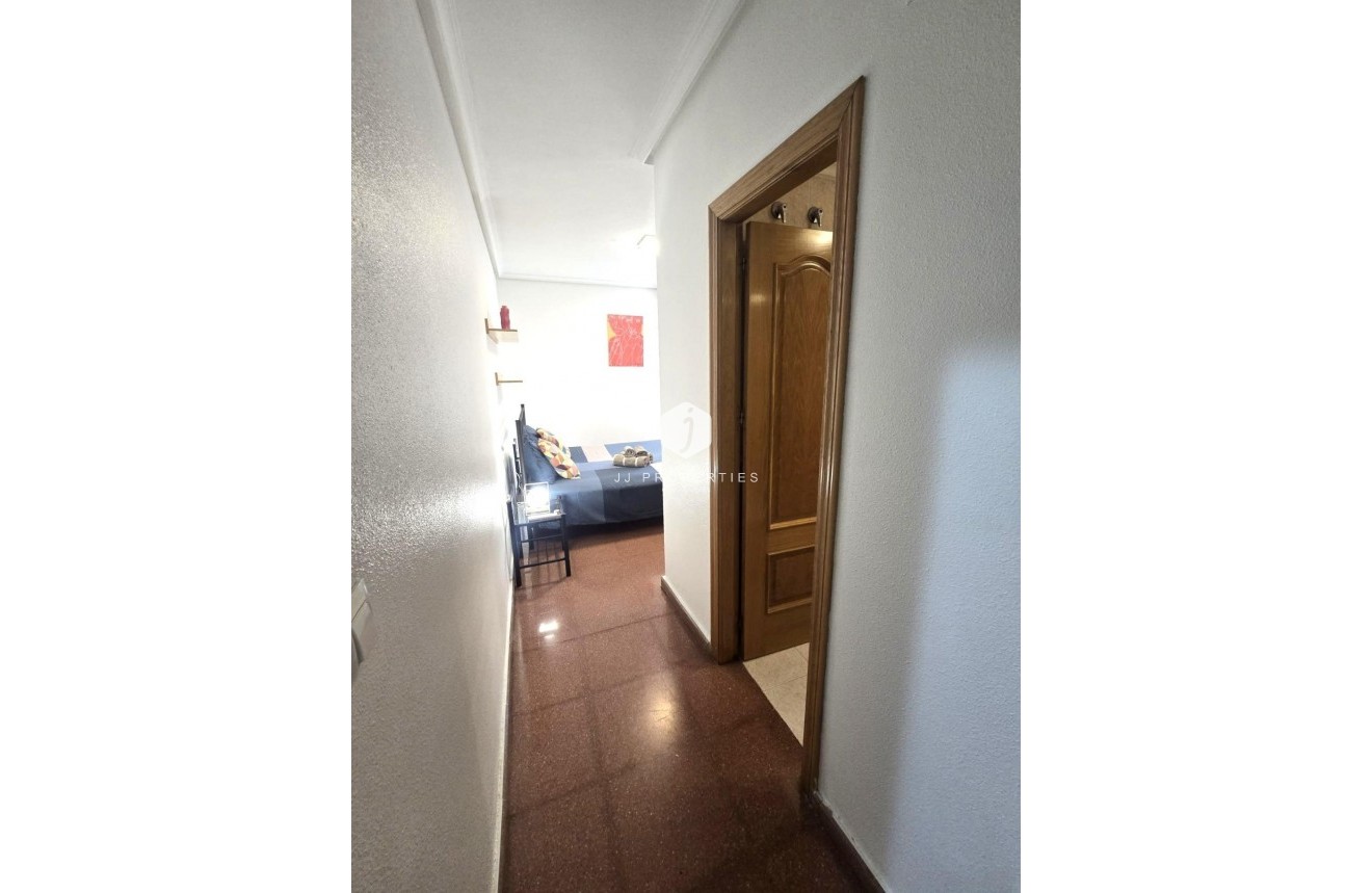 Resale - Apartment / flat -
Torrevieja - Las Piscinas Naturales