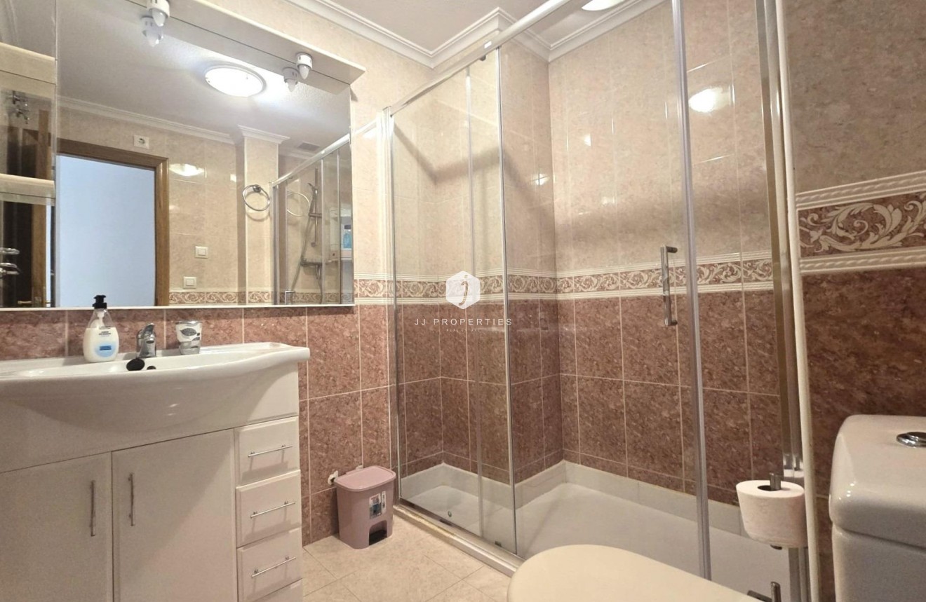 Resale - Apartment / flat -
Torrevieja - Las Piscinas Naturales
