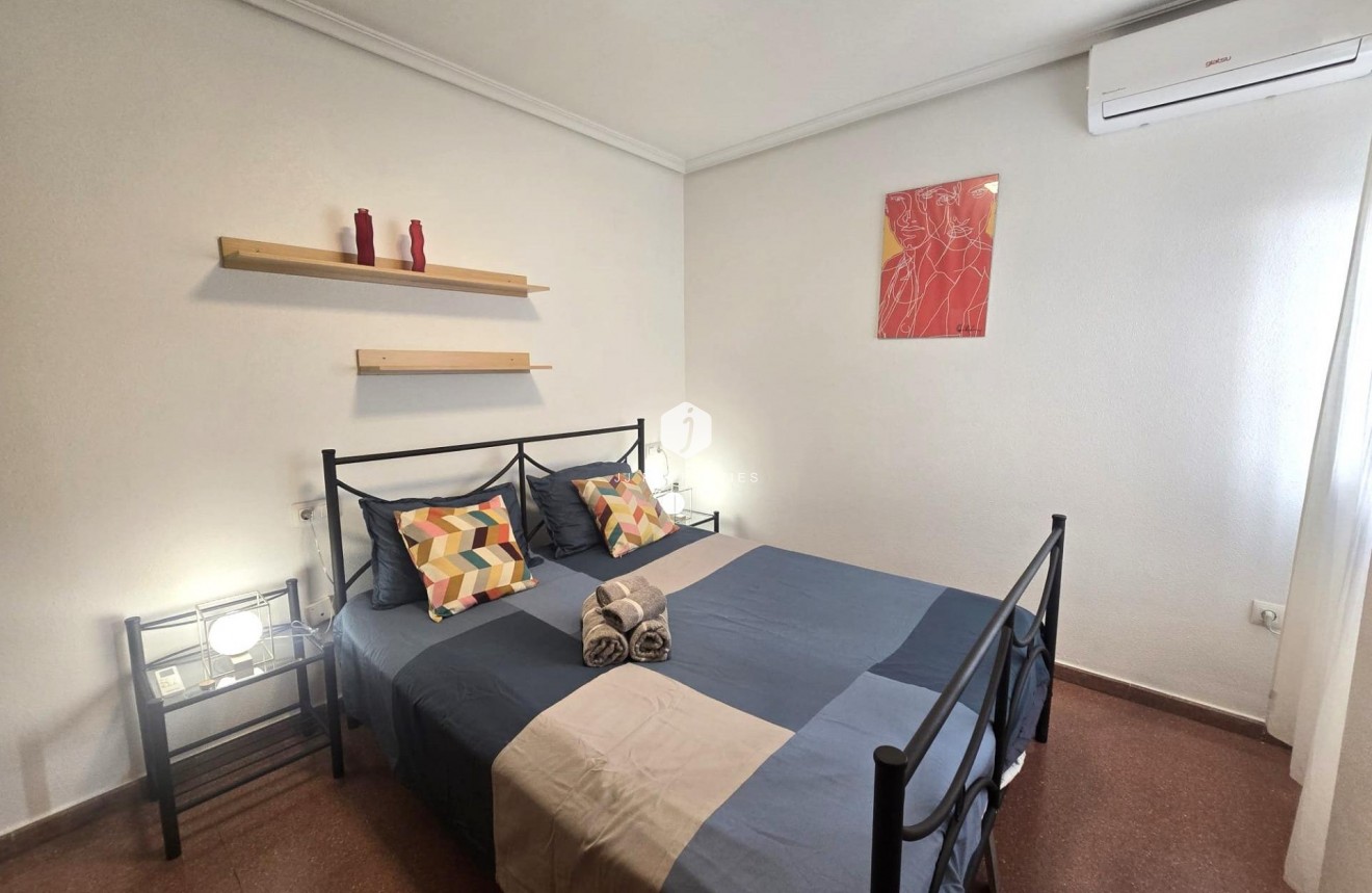 Resale - Apartment / flat -
Torrevieja - Las Piscinas Naturales