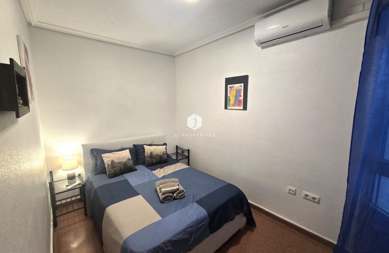 Resale - Apartment / flat -
Torrevieja - Las Piscinas Naturales